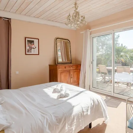 Maison Typique Bauloise Avec Jardin Hébergement de vacances Pornichet